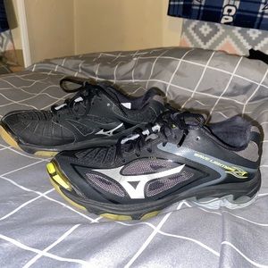Mizuno Wave Lightning Womens size 6.5 Volleyball